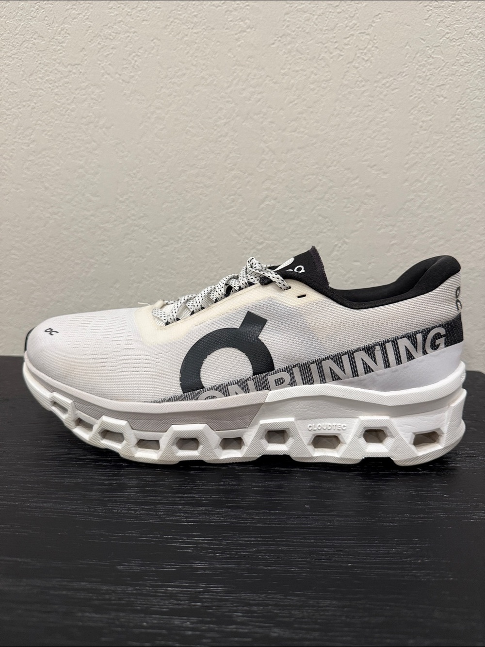 Men's Size 11.5 W11.5 On Cloud Cloudmonster White / Black Athletic Running Shoes